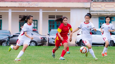 Sơn La thắng đậm TP.HCM